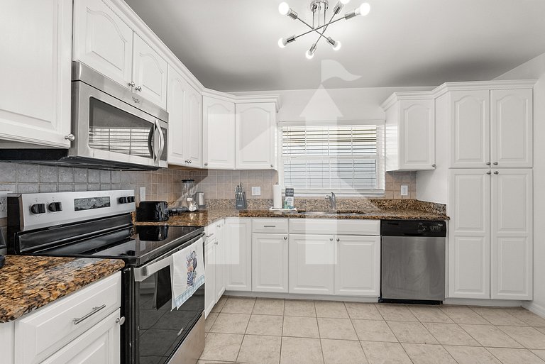 10 mins to Disney! 3BD/2BA w/ Pool and Game Room