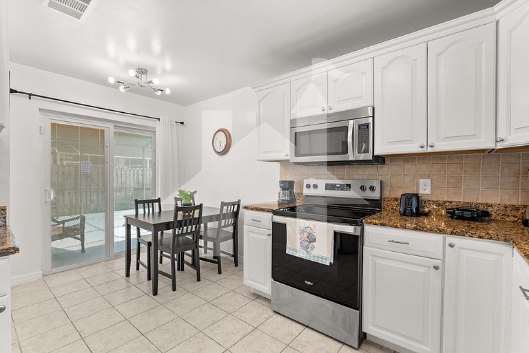 10 mins to Disney! 3BD/2BA w/ Pool and Game Room