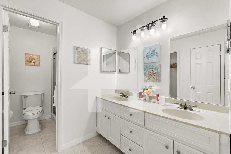 10 mins to Disney! 3BD/2BA w/ Pool and Game Room