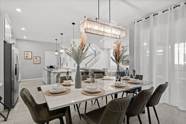 Vacation Home Near Disney, 6 bedrooms