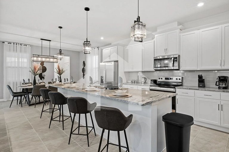 Vacation Home Near Disney, 6 bedrooms