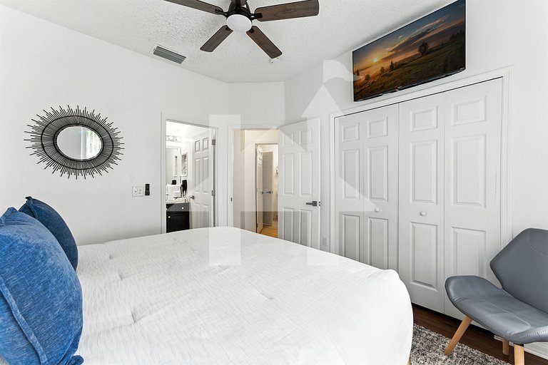 Carpet-Free 4BR w/ Pool, 2 Master Bds, Near Disney