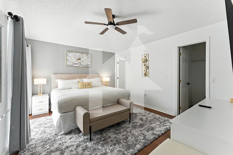 Carpet-Free 4BR w/ Pool, 2 Master Bds, Near Disney
