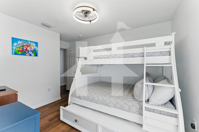 Carpet-Free 4BR w/ Pool, 2 Master Bds, Near Disney