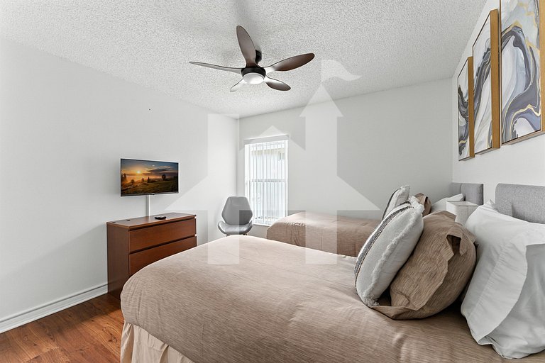 Carpet-Free 4BR w/ Pool, 2 Master Bds, Near Disney