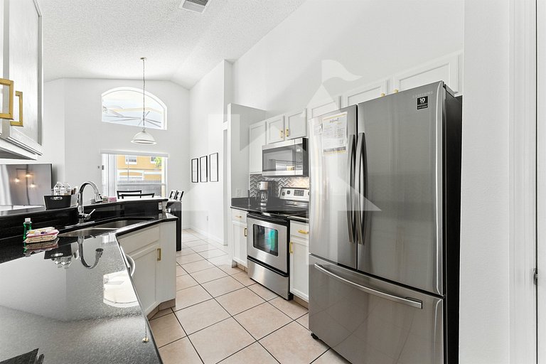 Carpet-Free 4BR w/ Pool, 2 Master Bds, Near Disney