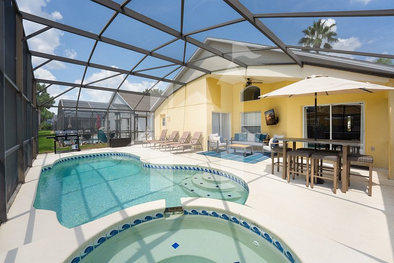 Carpet-Free 4BR w/ Pool, 2 Master Bds, Near Disney