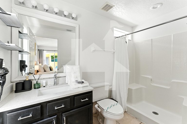 Carpet-Free 4BR w/ Pool, 2 Master Bds, Near Disney