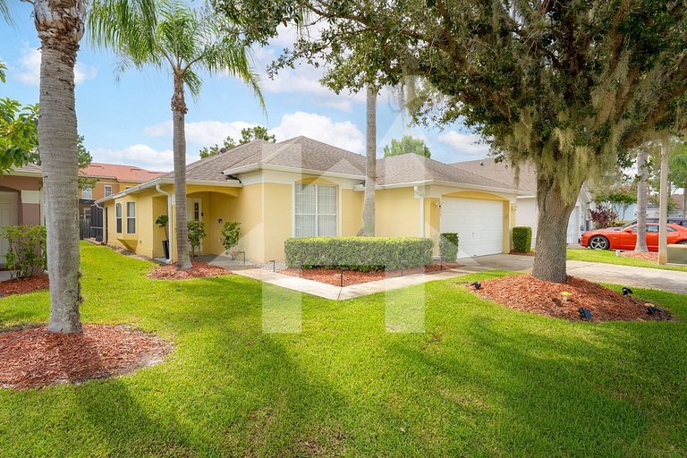 Carpet-Free 4BR w/ Pool, 2 Master Bds, Near Disney