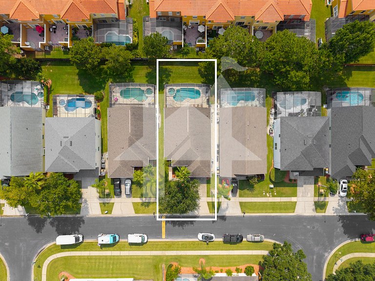 Carpet-Free 4BR w/ Pool, 2 Master Bds, Near Disney
