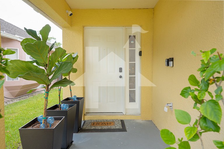 Casa térrea c/ piscina e 2 suítes, sem carpete