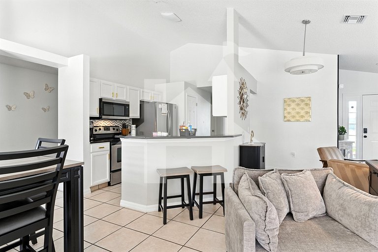 Carpet-Free 4BR w/ Pool, 2 Master Bds, Near Disney