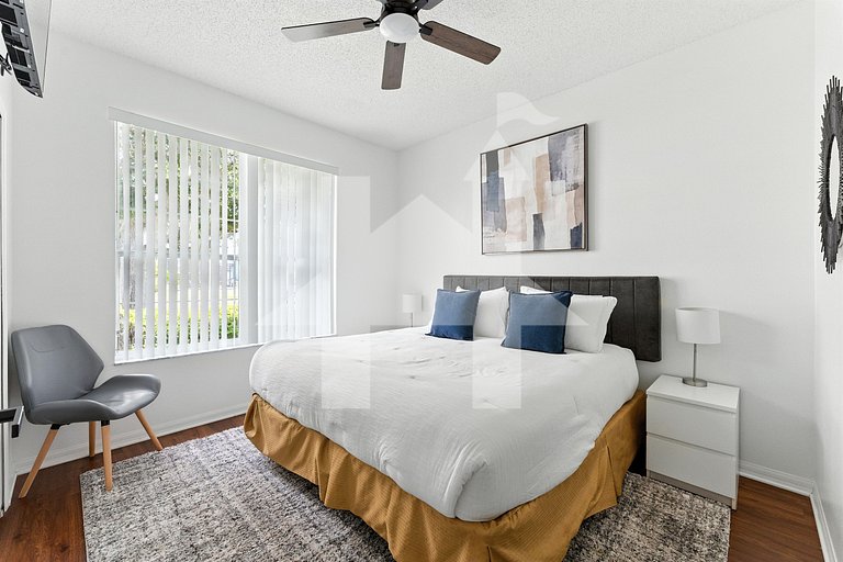 Carpet-Free 4BR w/ Pool, 2 Master Bds, Near Disney