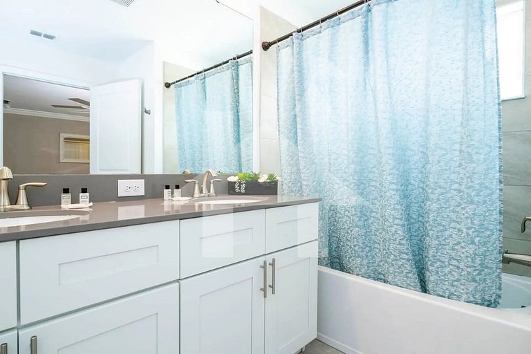 Vacation Home Near Disney, 4 bedrooms