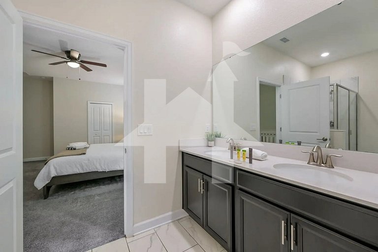 Vacation Home Near Disney, 9 bedrooms