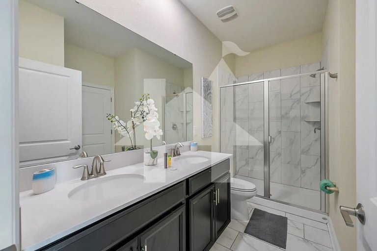 Vacation Home Near Disney, 9 bedrooms