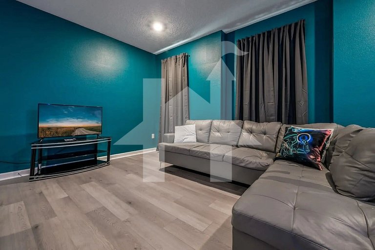 Vacation Home Near Disney, 9 bedrooms