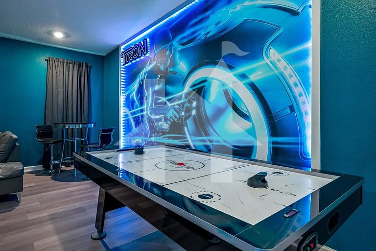 Vacation Home Near Disney, 9 bedrooms