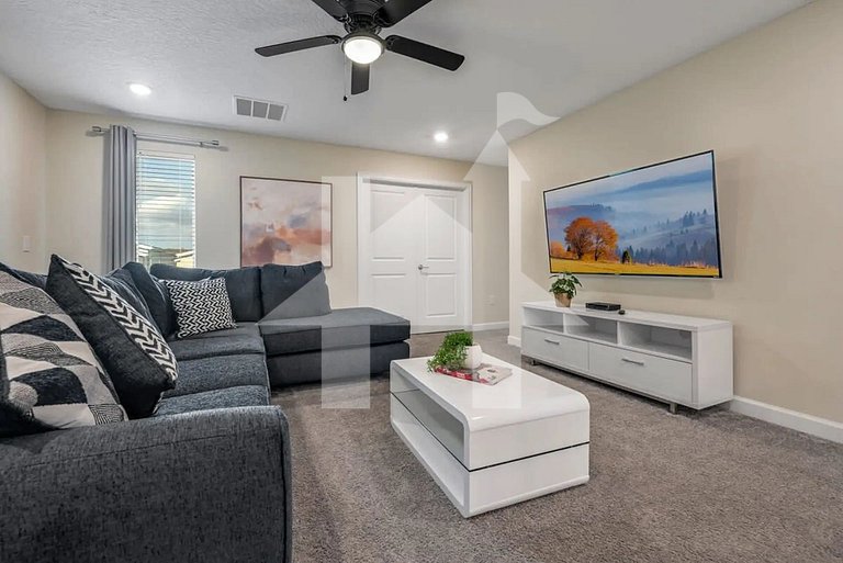 Vacation Home Near Disney, 9 bedrooms
