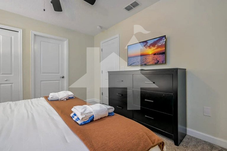 Vacation Home Near Disney, 9 bedrooms