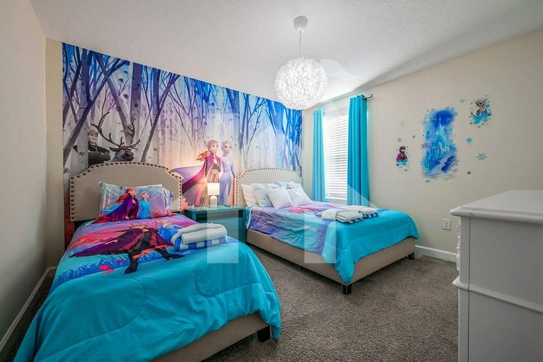 Vacation Home Near Disney, 9 bedrooms