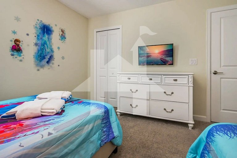 Vacation Home Near Disney, 9 bedrooms