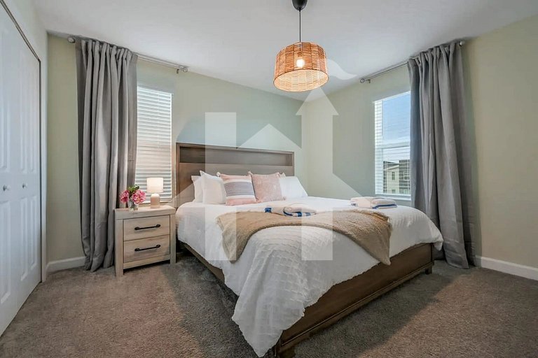 Vacation Home Near Disney, 9 bedrooms