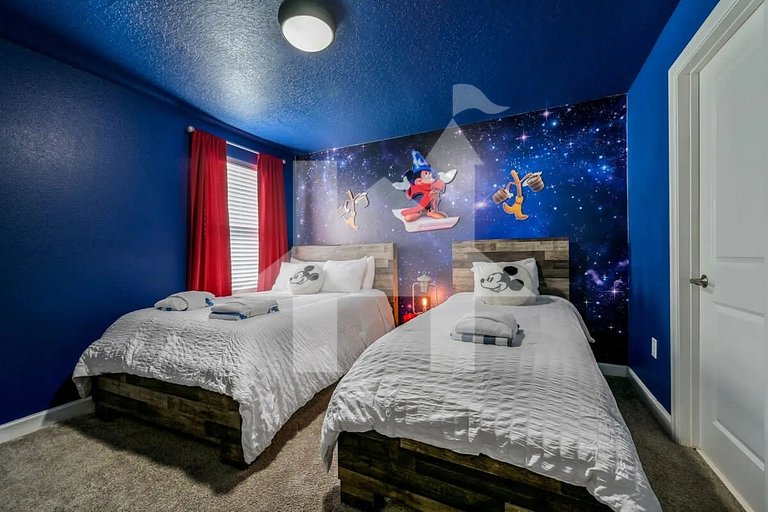 Vacation Home Near Disney, 9 bedrooms