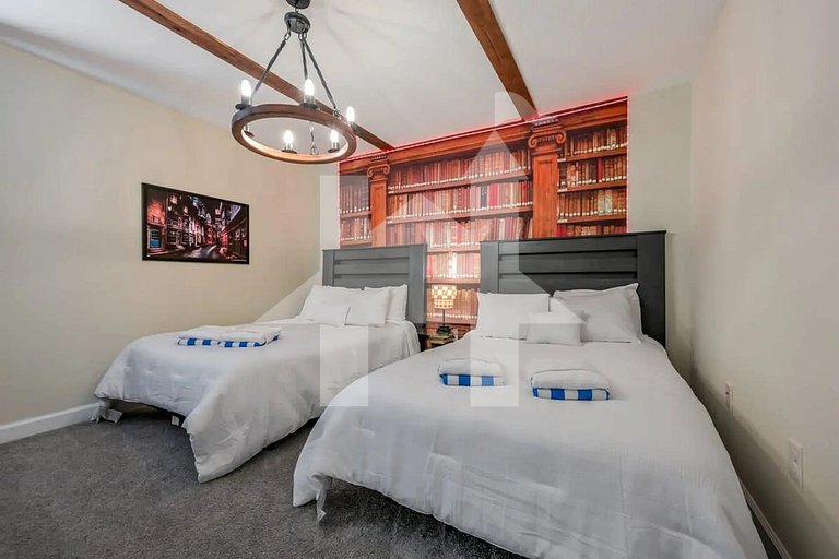 Vacation Home Near Disney, 9 bedrooms