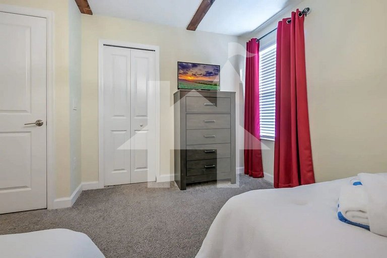 Vacation Home Near Disney, 9 bedrooms