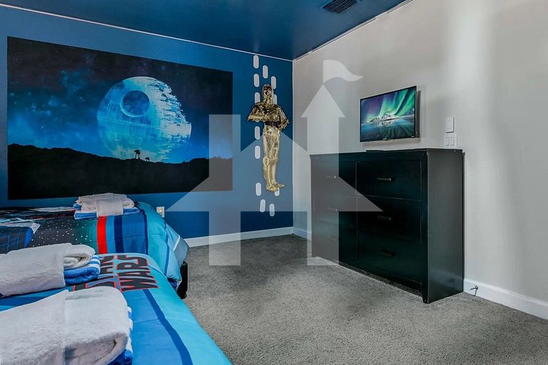 Vacation Home Near Disney, 9 bedrooms