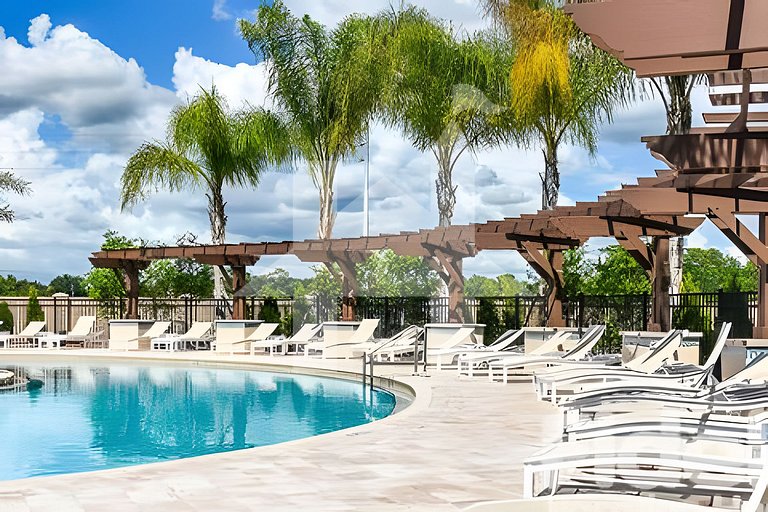 Relaxing 3-Bedroom Getaway in Lucaya Village