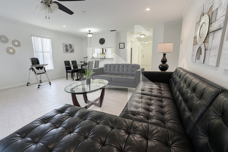 Prime Location! Cozy Villa Near Disney & More