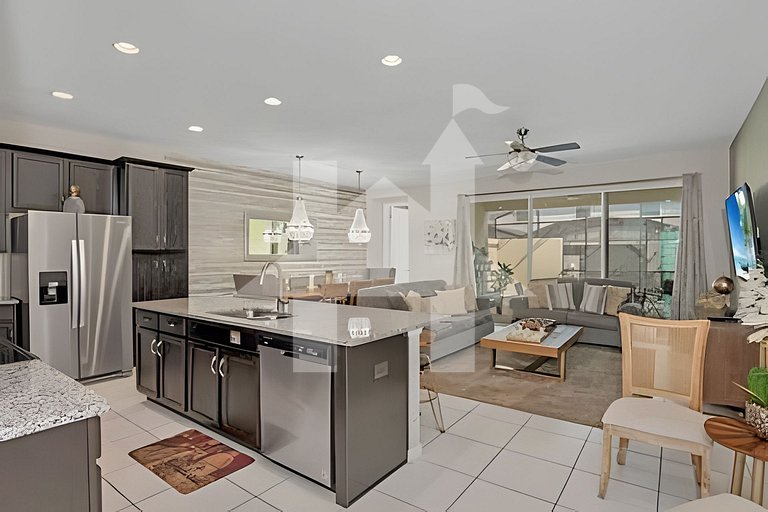 4U - SL1598 · 5BD/4.5BA Luxury Solara Resort
