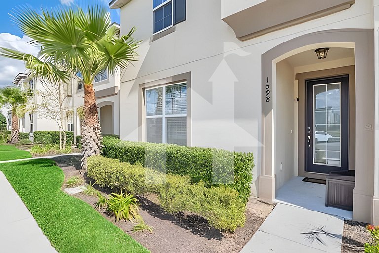 4U - SL1598 · 5BD/4.5BA Luxury Solara Resort