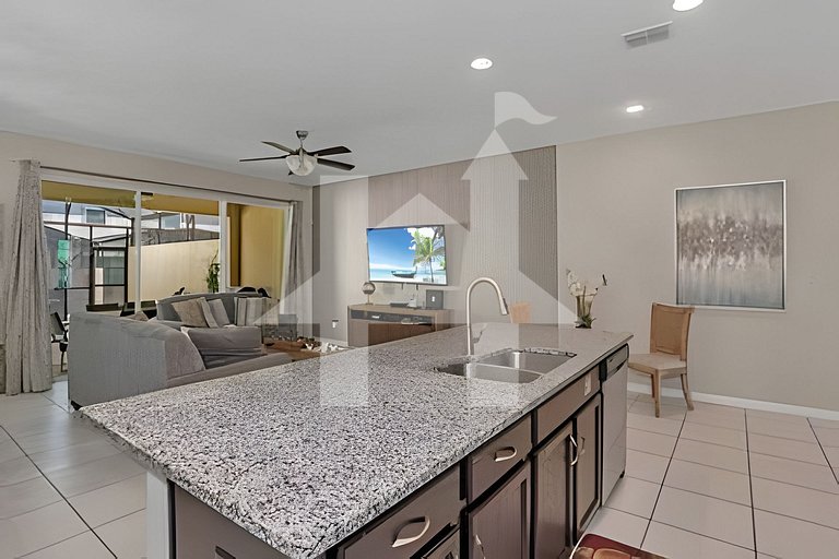4U - SL1598 · 5BD/4.5BA Luxury Solara Resort
