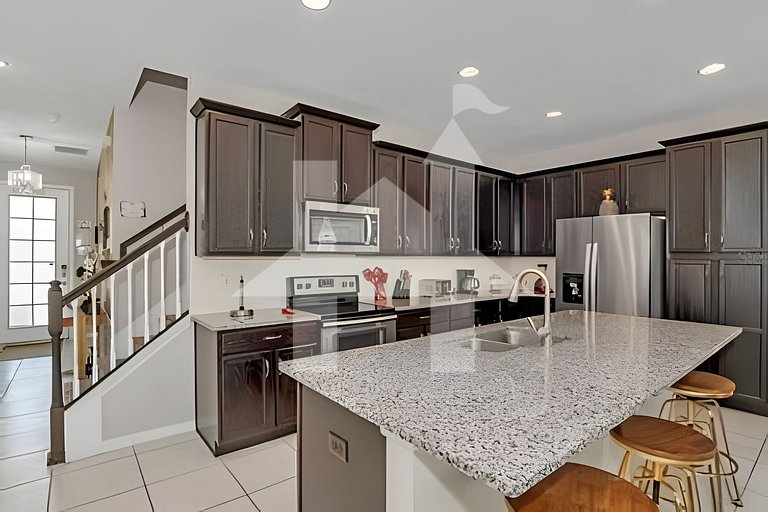 4U - SL1598 · 5BD/4.5BA Luxury Solara Resort