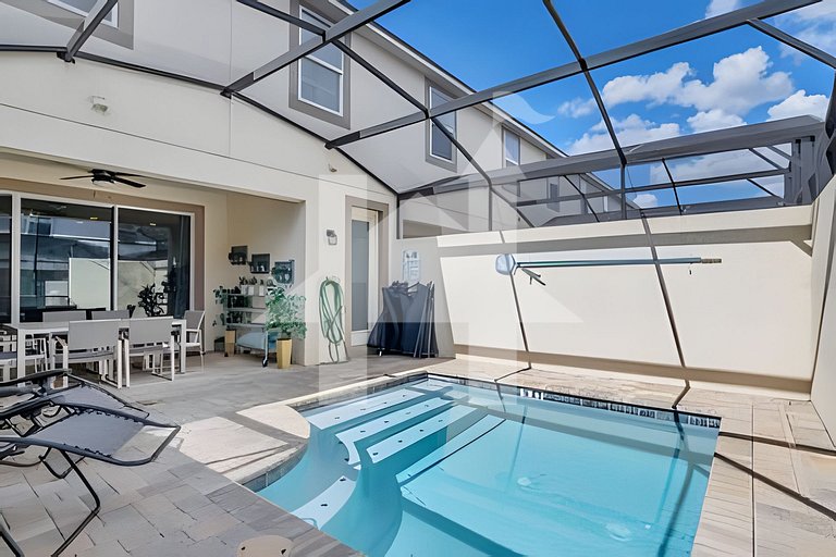 4U - SL1598 · 5BD/4.5BA Luxury Solara Resort