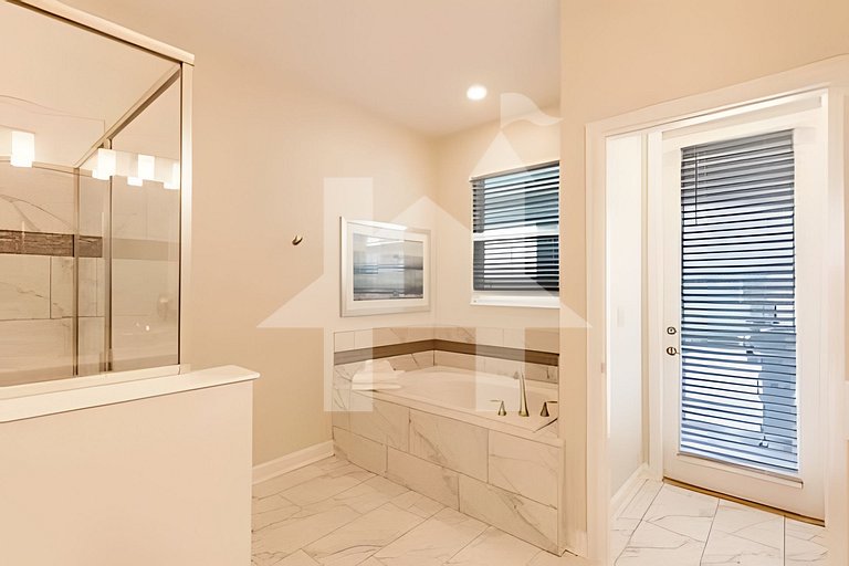 UNE - CGH8 8850 · Spacious 8BR Retreat with Private Pool at