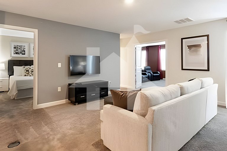Spacious 8BR Retreat with Private Pool at CG