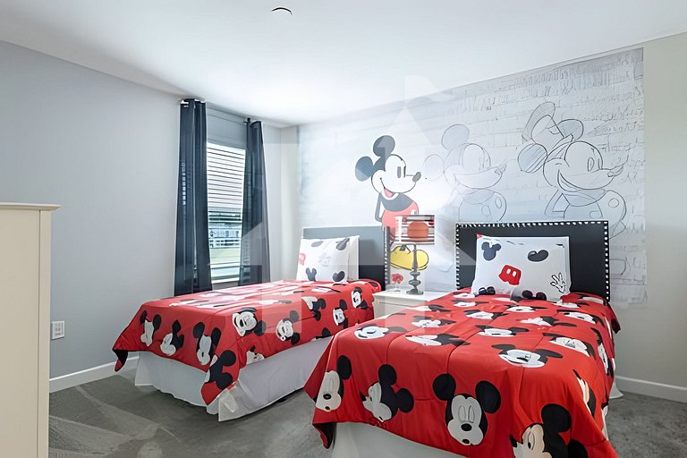 Vacation Home Near Disney, 8 bedrooms