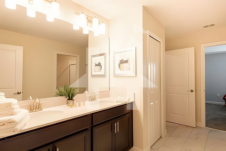 UNE - CGH8 8850 · Spacious 8BR Retreat with Private Pool at