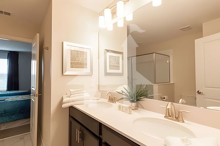 Spacious 8BR Retreat with Private Pool at CG