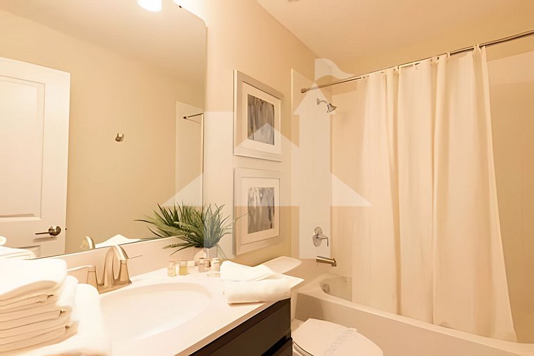 Spacious 8BR Retreat with Private Pool at CG