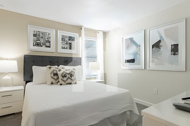 Spacious 8BR Retreat with Private Pool at CG