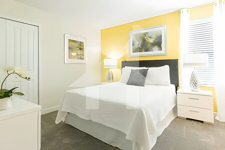 Spacious 8BR Retreat with Private Pool at CG