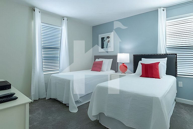 Vacation Home Near Disney, 8 bedrooms