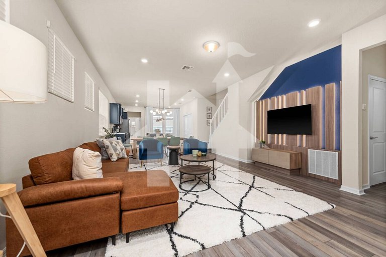 5BR Home with Private Pool
