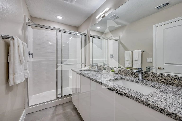 Luxury 4BR Home with Private Pool