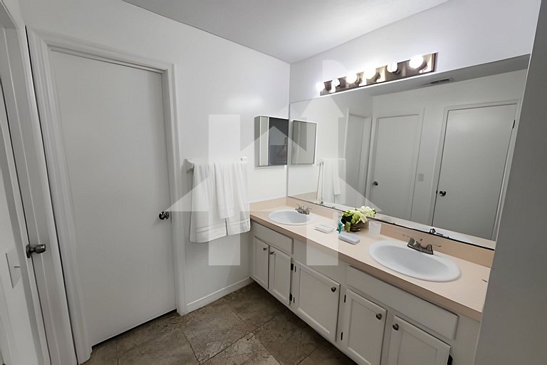 SVH - 3137 · Lakeview Pool Villa, 3BD/2BA 10 min to Disney!